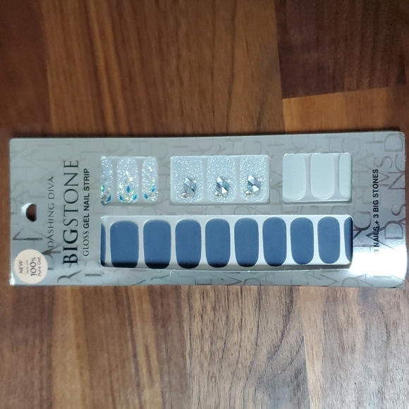 Lot of 3 sets of glittery nail stickers. - Picture 2 of 4